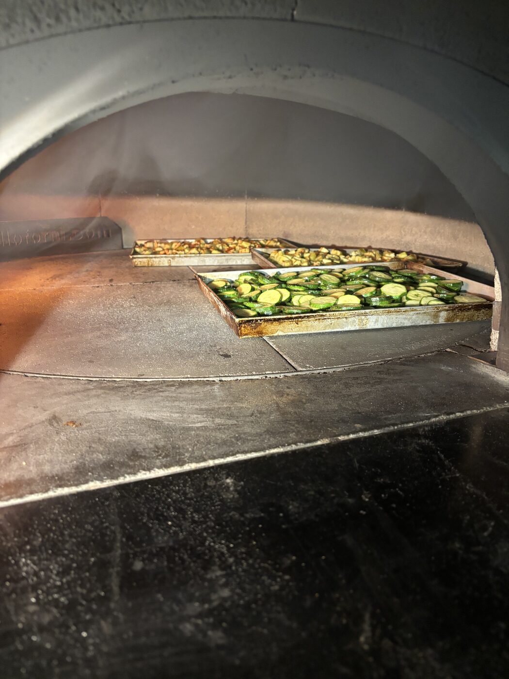 Verdure cotte nel forno a legna